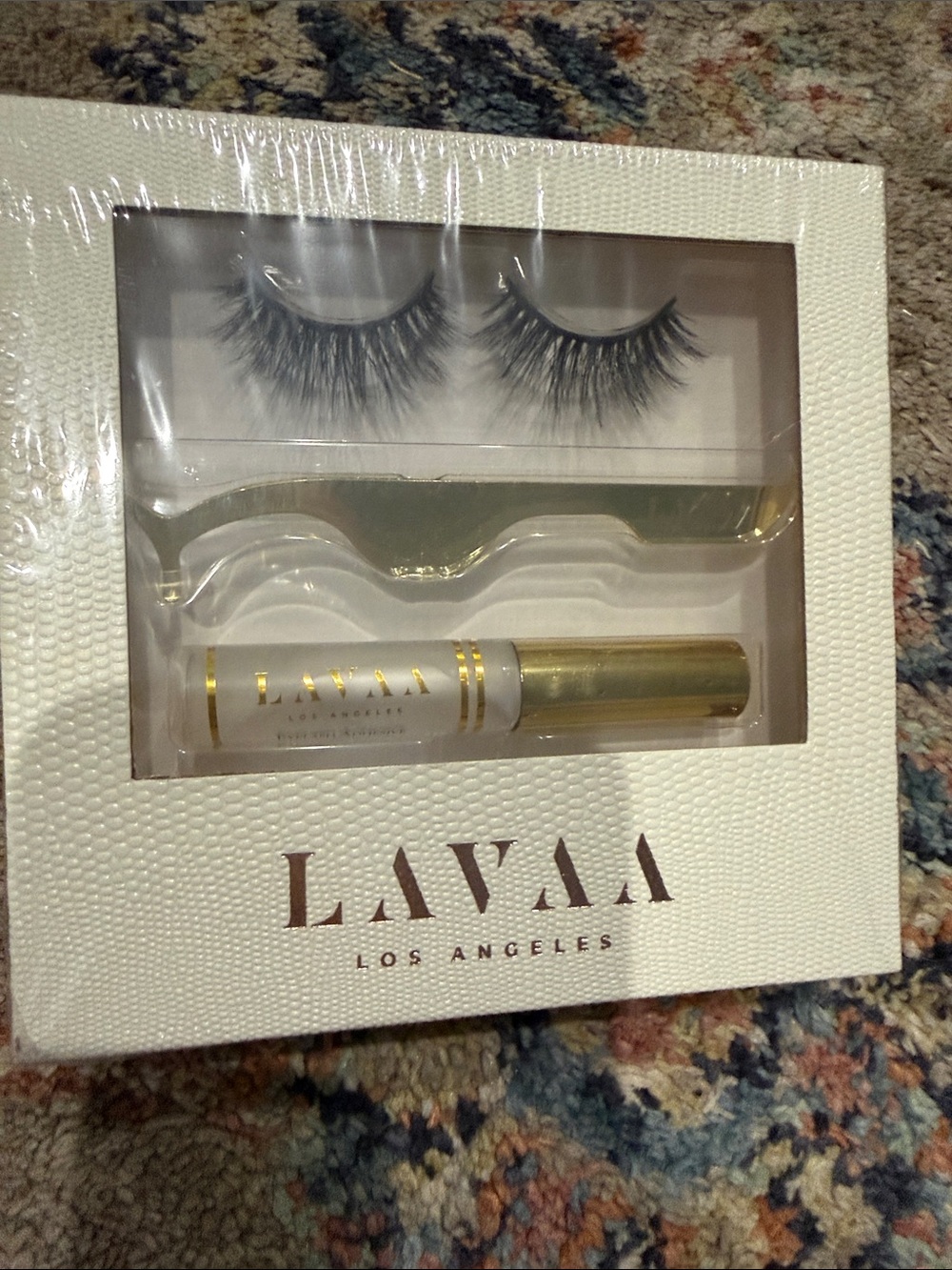 Lavaa Los Angeles False Lash & Glue Set in White and Gold